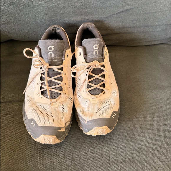 On Running Men's Tan and Black Athletic Shoes - Picture 2 of 8